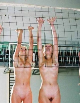 Волейболистка подставляет свою попку для анального секса