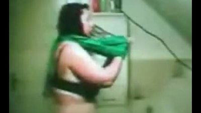 Жена моется в душе - 3000 отборных порно видео